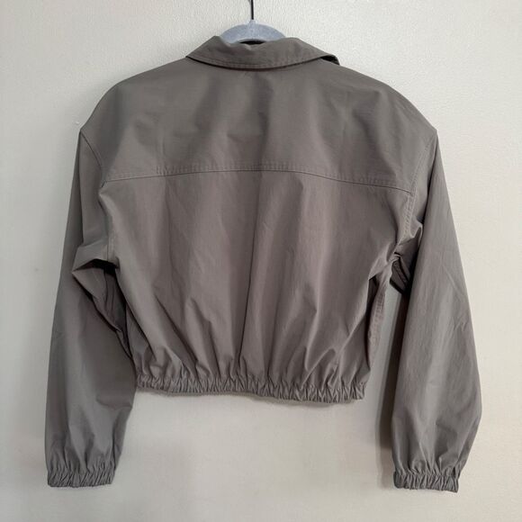 Athlete polyester cropped button up in clay color size small - Picture 3 of 7